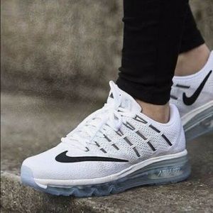 Nike Air Max Runners Black and White